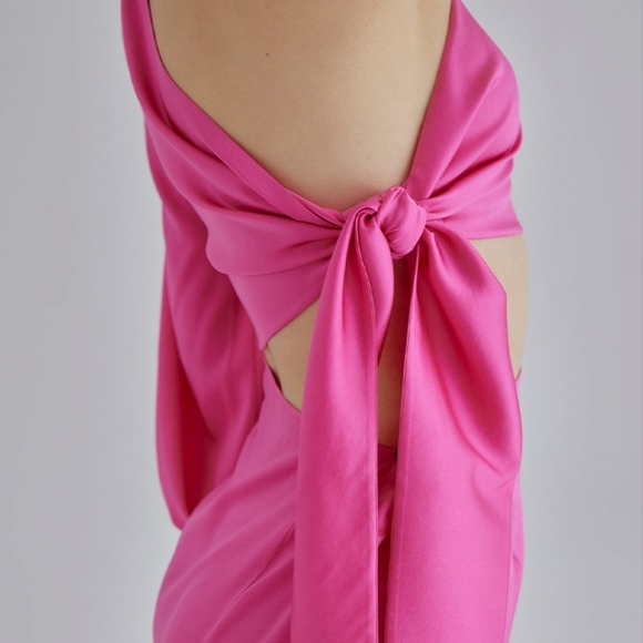 🆕 Silk Maison Pink Palace One-Shoulder Cutout Silk Midi Dress in Hot Pink - Picture 4 of 12